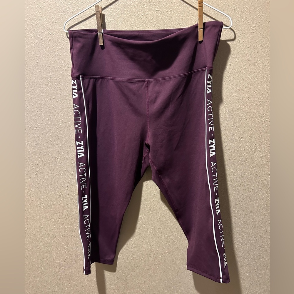ZYIA Logo Light n‎ Tight